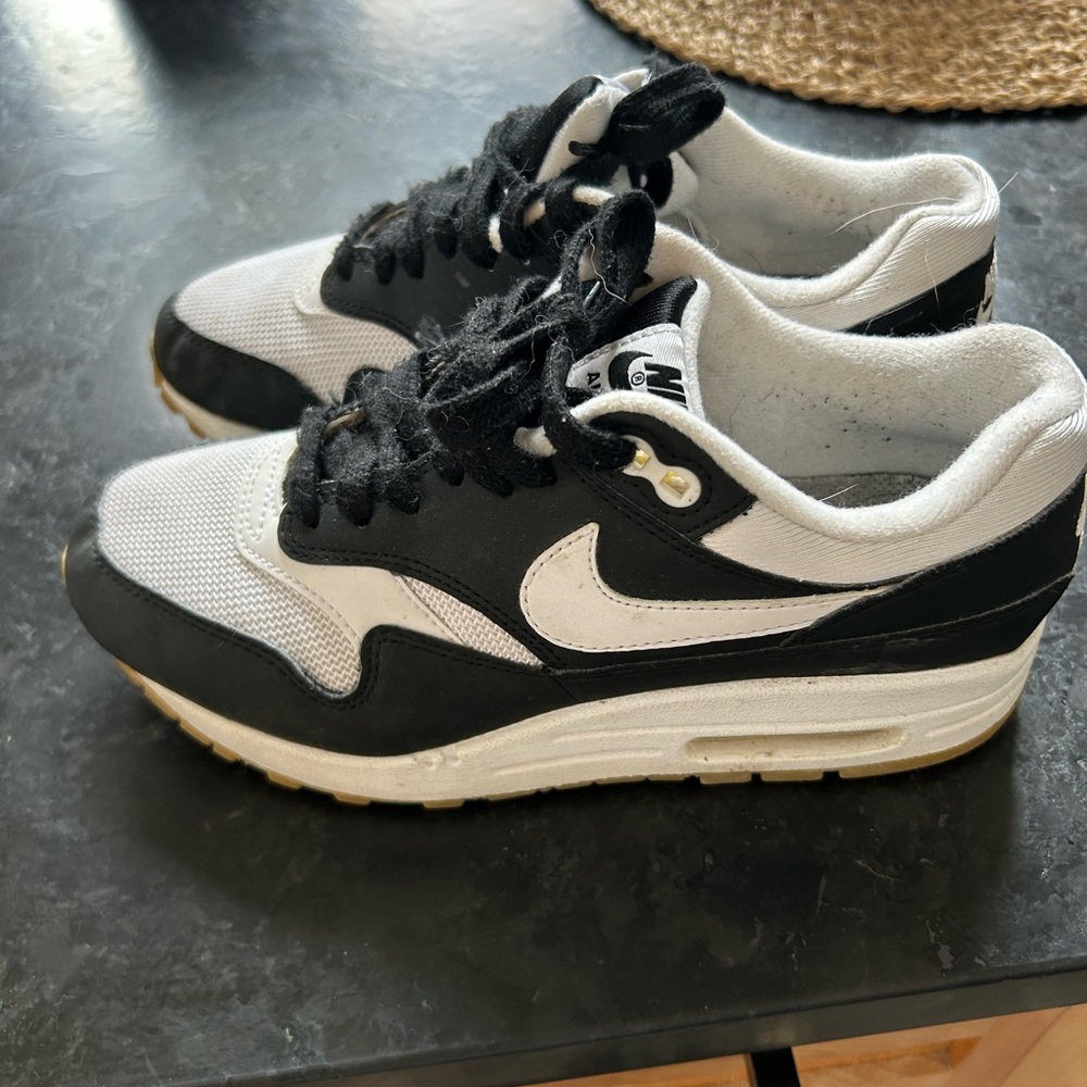 Nike Women's Black and White Sneakers